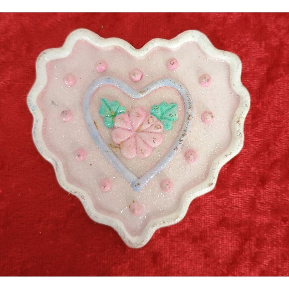 Vintage Heart-Shaped Floral‎ Magnet With Pink & Green Embellishments